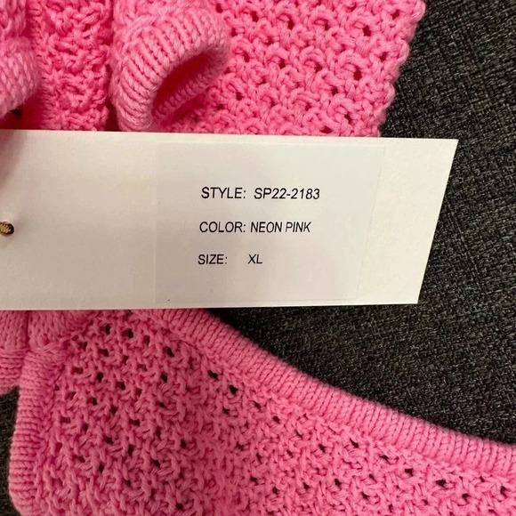 Revolve Victor Glemaud NWT’s crochet cut out halter top in neon pink. Size XL - Picture 6 of 6